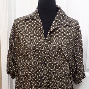 Untied Men's Button Down Shirt Size Large